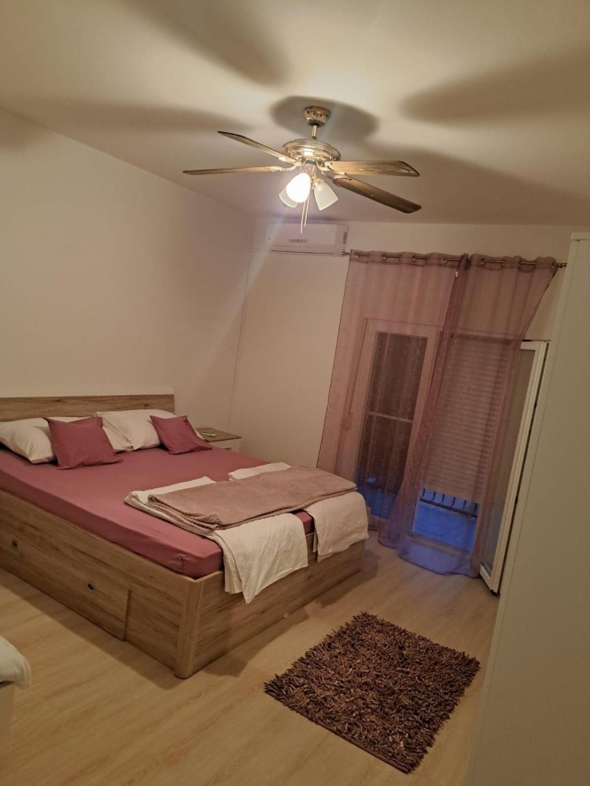 Apartments By The Sea Turanj, Biograd - 364 מראה חיצוני תמונה